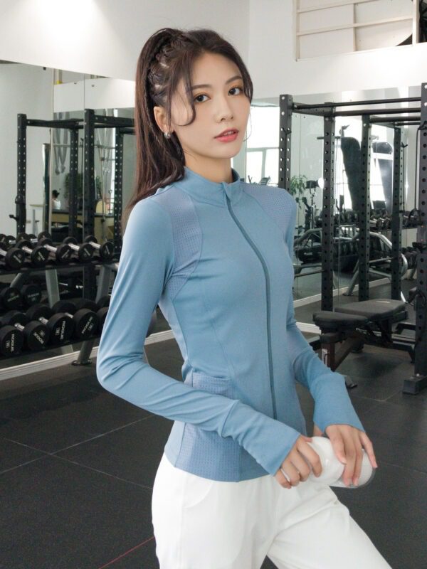 Breathable and Lightweight Women's Running Top for Ultimate Performance - Image 2